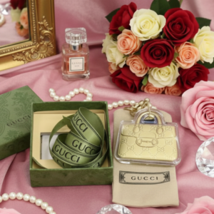 Elegant Gold Handbag Statement Charm